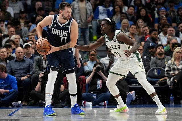 雄鹿大胜雷霆夺得NBA杯冠军 字母三双当选MVP
